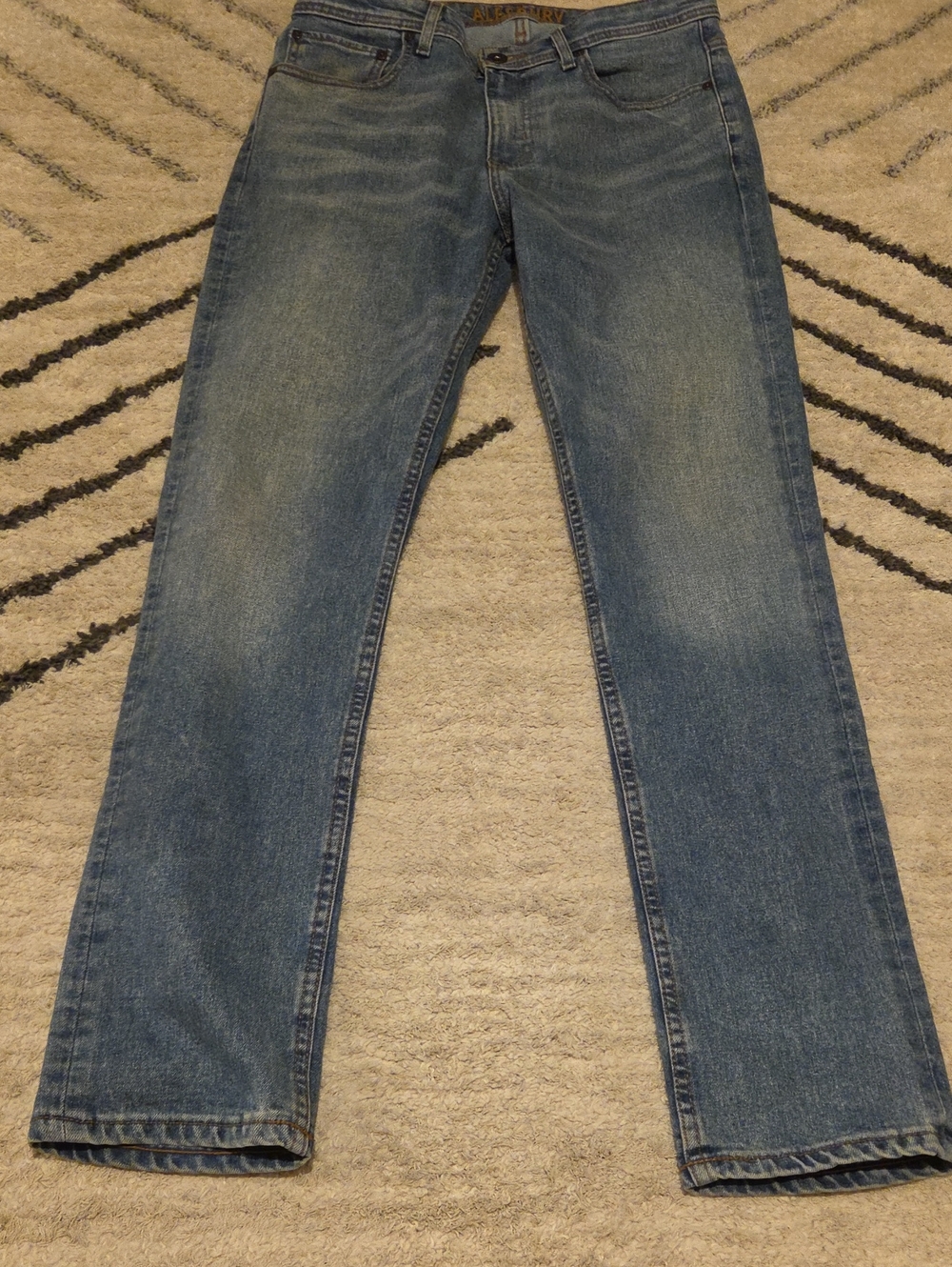 Men's Straight Jeans in Light Blue Wash